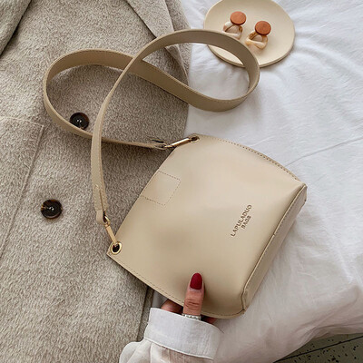 

Foreign air small bag female 2019 new wave Korean version of the wild texture Messenger bag retro fashion shoulder bag bucket bag