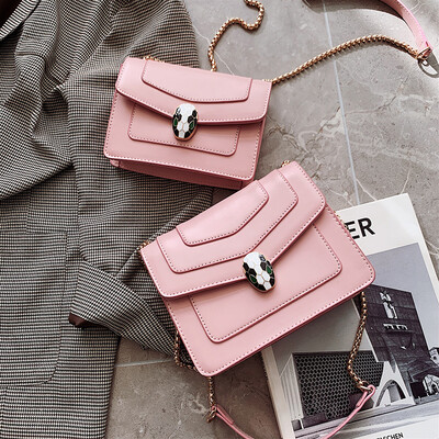 

Qiao Bani 2019 new European&American style fashion simple solid color star with the same paragraph chain flip shoulder diagonal female bag