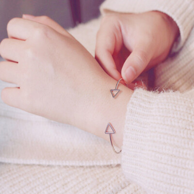 

Personality hollow triangle geometric opening bracelet student couple wild bracelet female models simple temperament bracelet
