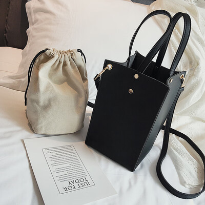 

New small bag female 2019 new wave Korean version of the wild Messenger shoulder portable fashion rivet personality bucket bag