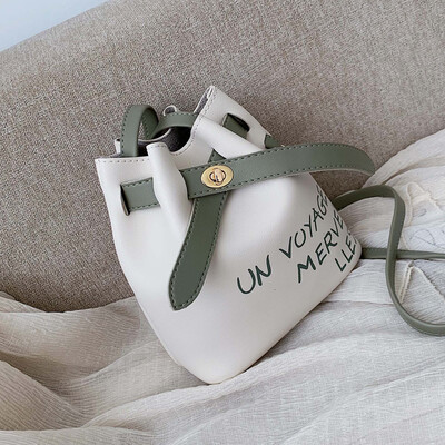 

Oblique bag small fresh forest small bag girl 2019 new fashion summer chic fashion bucket bag