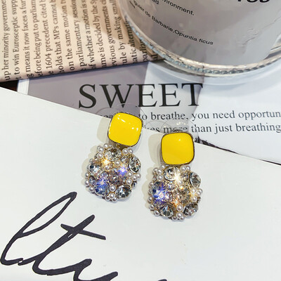 

In 2019 the new brand design square zircon super flash earrings generous&simple slim Korean earrings for women