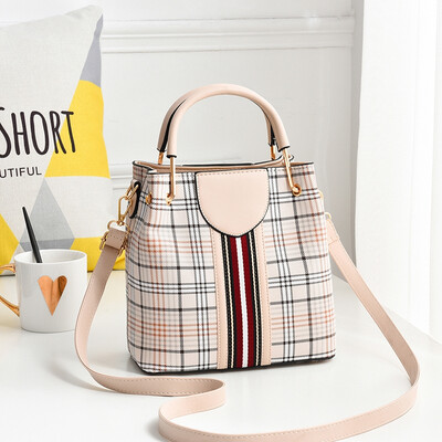 

In summer the new lady Korean version of the single shoulder slant bag fashion 100 lap handbag bucket bag