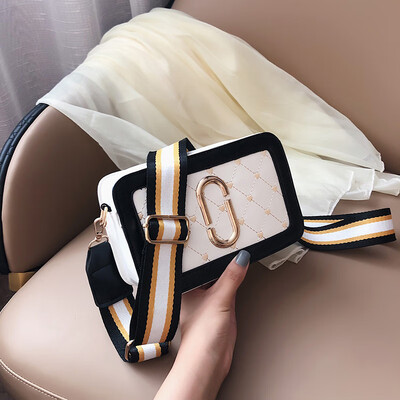 

2019 new fashion simple wild broadband small square bag chic heart-shaped embroidery thread rhombic color contrast shoulder Messenger bag