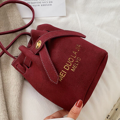 

On the new bag girl 2019 new retro sanding single shoulder bag girl satchel bag full of buckets