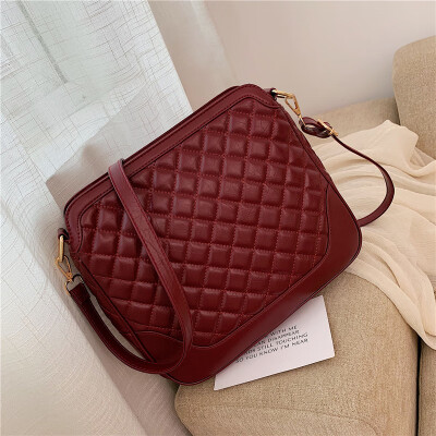 

Small fragrance rhombic embroidered line bag female 2019 new Korean version of the wild single shoulder slung fashion large capacity small square bag