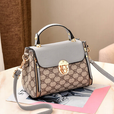 

On the new little womens bag Xia Chao Korean version of Joker handbag shoulder Messenger bag ins small square bag