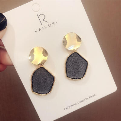 

2018 New Arrival Zinc Alloy Vintage Geometric Women Dangle Earrings South Koreatemperament Irregular Plush Simple Metal Earrings