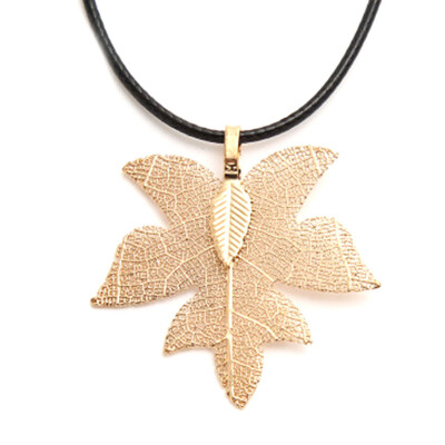 

New Women Fashion Creative Natural Leaves Maple Leaf Necklace Pendants Gifts Sweater Chain Long Paragraph Wild Jewelry