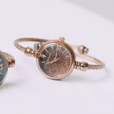 

Rose Golden Girls Bracelet Female Korean Edition Simple Personality Student Forestry Minority Design Ins Nethong Minority Bracelet