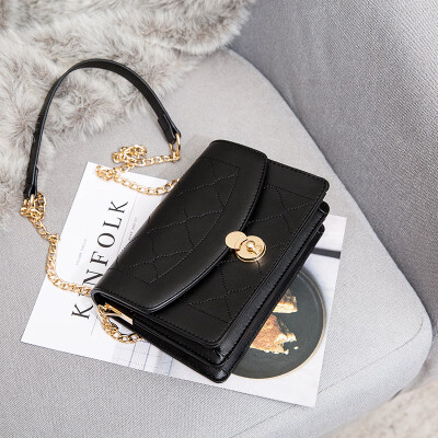 

The Korean version of the ladys one-shoulder bag is fashionable with a slanting chain&a small square bag