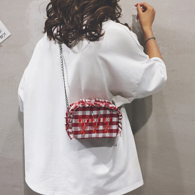 

New small bag female new 2019 fashion foreign style plaid pattern small square package tide Korean version of the chain shoulder Messenger bag