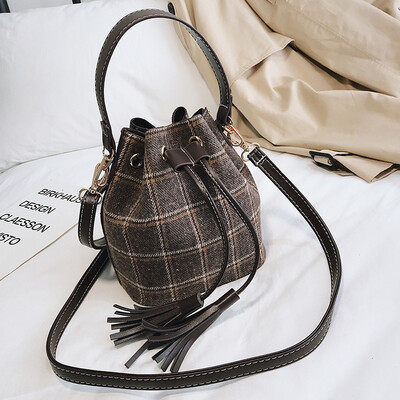 

Spring&summer new ladies bag 2019 new wave Korean version of the wild single shoulder slung fashion wool lattice bucket bag