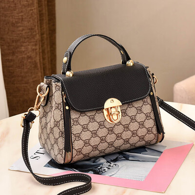 

On the new little womens bag Xia Chao Korean version of Joker handbag shoulder Messenger bag ins small square bag