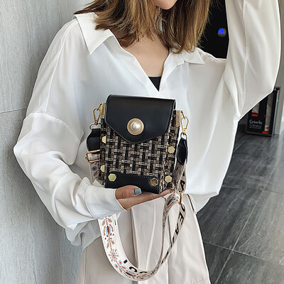 

Sen simple small bag Korean version of the wild wide shoulder strap foreign womens bag 2019 new small square bag summer Messenger bag