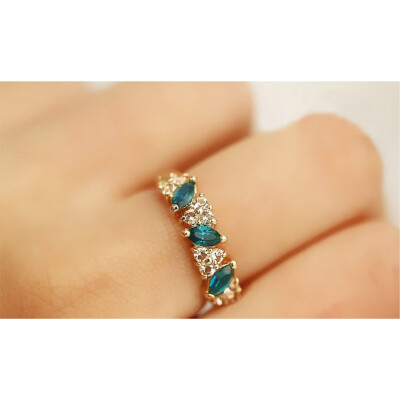 

Fashion cute Austrian crystal ring sweet sparkling ring female gold color Green Ring Elegant Jewelry Made Rings for Woman girl