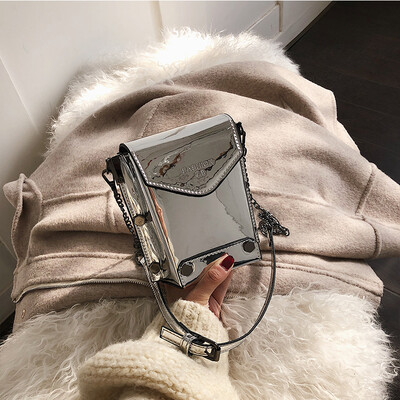 

Ins super fire small bag female 2019 new fashion patent leather rivet shoulder mobile phone bag Korean version of the wild Messenger bag