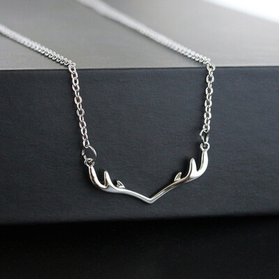 

Women Simple Sweet Chokers Necklaces Small Antler Christmas Necklace Clavicle Chain