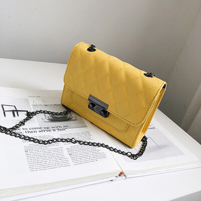 

Messenger bag female 2019 new pig nose lock fashion rhombic small square bag casual simple wild chain shoulder