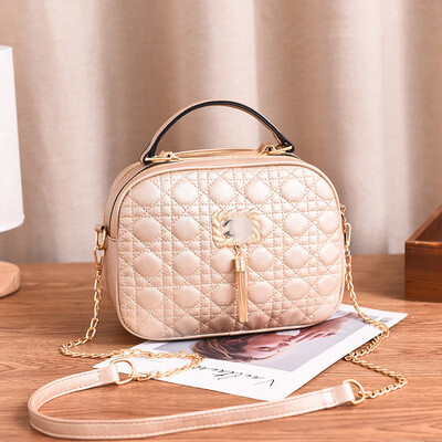 

2019 spring new embroidered line shoulder diagonal package cool Korean fashion casual ladies small square bag