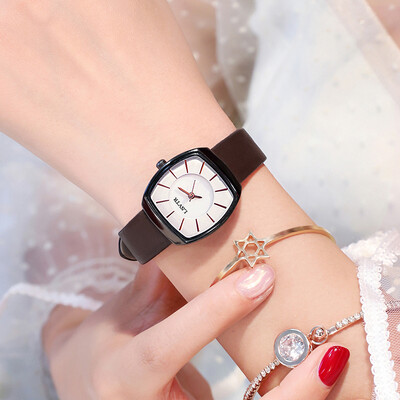 

British niche retro watch female student simple art ins wind lady Sen small black table