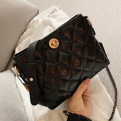 

On the new small bag women 2019 new tide Korean Ling lattice chain bucket bag fashion embroidered messenger bag