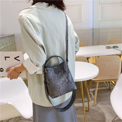 

Tailored New Womens Snake Pattern Square Shoulder Fashion Wild Shoulder Messenger Bags