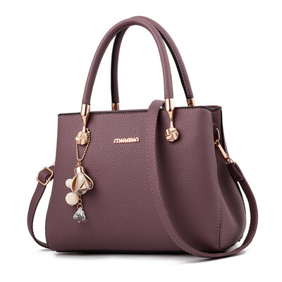 

Womens summer fashion womens handbags in Europe&the United States have a large capacity air single shoulder slanted women