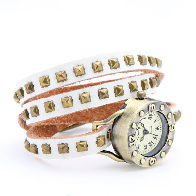 

Womens Vintage Rivets Bracelet Wrist Watch