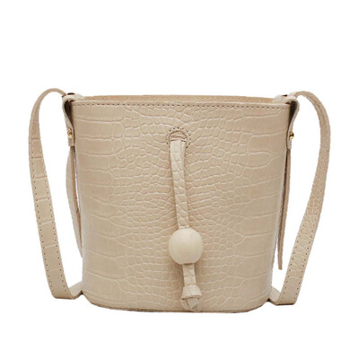 

Summer personality fashion bright skin girl heart bag female creative heart-shaped patent leather glossy chain slanting small bag tide