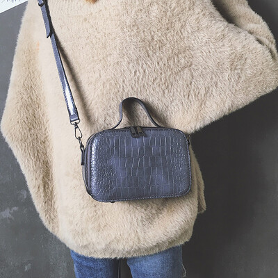 

Advanced sense bag female 2019 new Korean version of the fashion crocodile pattern texture mobile wild shoulder slung small square bag