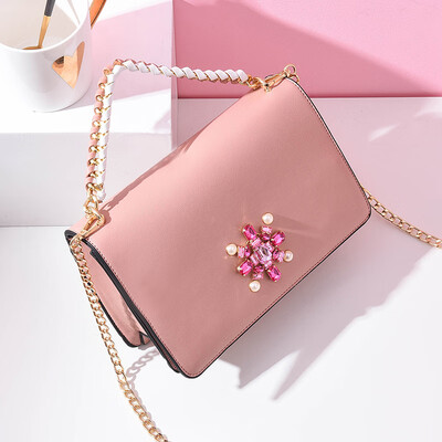 

The Korean version of the high-grade feeling bag is full of elegance&elegance The simple fashionable chic chain is inclined t