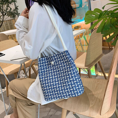 

Net red mini bag popular female bag 2019 new wave fashion canvas bag wild insyang air Messenger bag