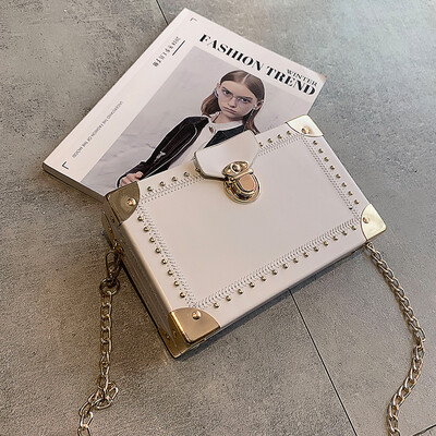 

Ins super fire bag female 2019 new Korean fashion rivet personality wild chain shoulder slung small square bag