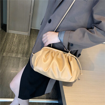 

Tailored Women Simple Shoulder Bag Messenger Bag Wild Fashion Cloud Dumplings Package
