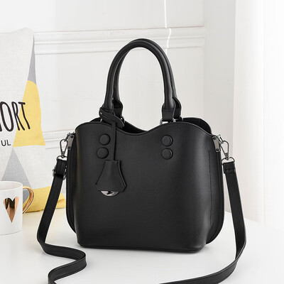 

2019 new elegant fashion trend handbag rivet fashion handbags Europe&the United States big bag shoulder bag