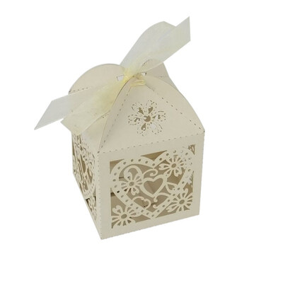 

50Pcslot Love Heart Laser Cut Hollow Carriage Favors Gifts Candy Boxes With Ribbon Baby Shower Wedding Party Supplies