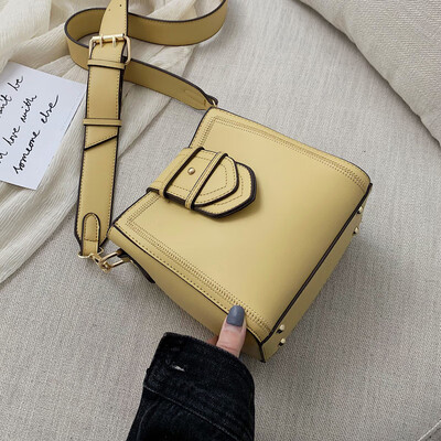 

On the new small bag women 2019 new Korean version of Joker diagonal bucket wide shoulder strap girl shoulder bag