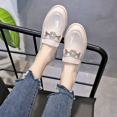 

2019 new lucky shoes Korean version of rhinestone buckle patent leather deep round head low documentary shoes small leather shoes