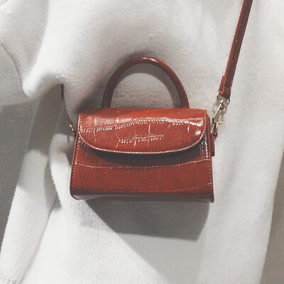 

Retro texture shoulder bag on the new network red small black bag female 2019 new wave Korean version of the wild Messenger bag