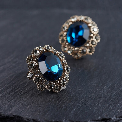 

Temperament Oval Crystal Stud Earrings Vintage Womens Earrings