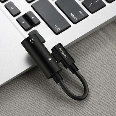 

Type-C To 35mm Audio And Charge Adapter 2-in-1 USB-C Earphone Charging Splitter-11cm
