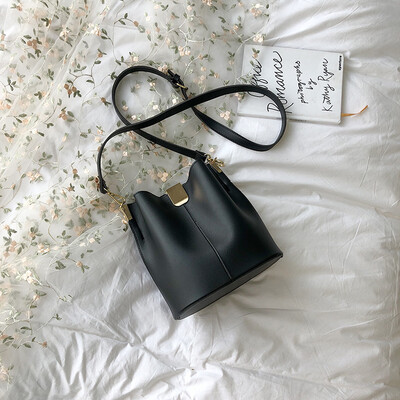 

Summer new large capacity bag female 2019 new wave Korean version of the wild single shoulder slung fashion texture bucket bag