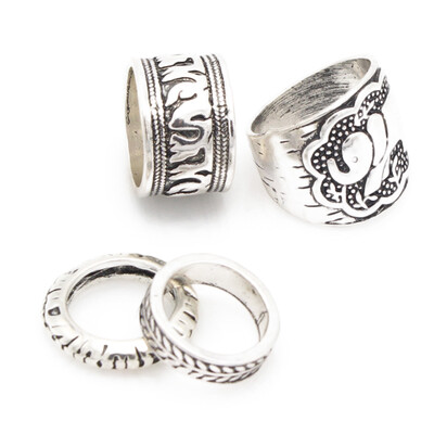 

Carved Retro Metallic Ring Four Piece Ring Retro Exaggerated Ring