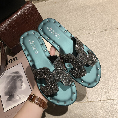 

H slippers women summer wear flat bottom rhinestone rivets drag anti-slip soft sister wind chic beach shoes Korean version