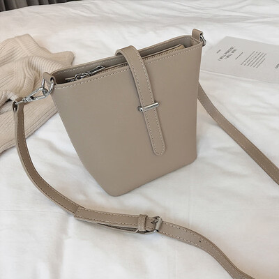

New bag handbags new 2019 fashion Korean version of the wild shoulder slung large capacity simple leisure bucket bag