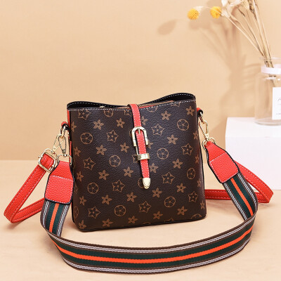 

In summer the new womens fashion is full of handbags wide shoulders single shoulder bags oblique straddling womens bags