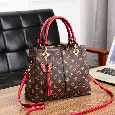 

Middle-aged womens bag Korean version fashion large capacity handheld single shoulder slant mother tide atmosphere