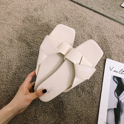 

European station chic with a word slippers female summer Korean version of Joker wear fashion flat lazy