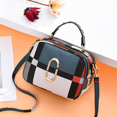

Summer womens new wave Korean fashion shoulder Messenger bag Joker color small square bag